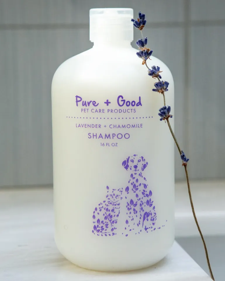 Purifying Shampoo for Dogs & Cats in Lavender & Chamomile